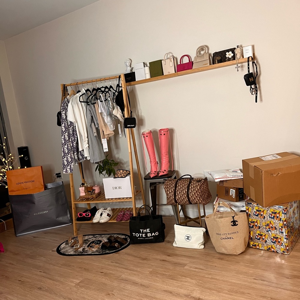 MOVING SALE 👀